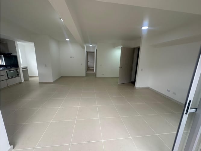 Apartamento en arriendo en Las Lomitas, Medellín, 91 m² · foto 5 de 24