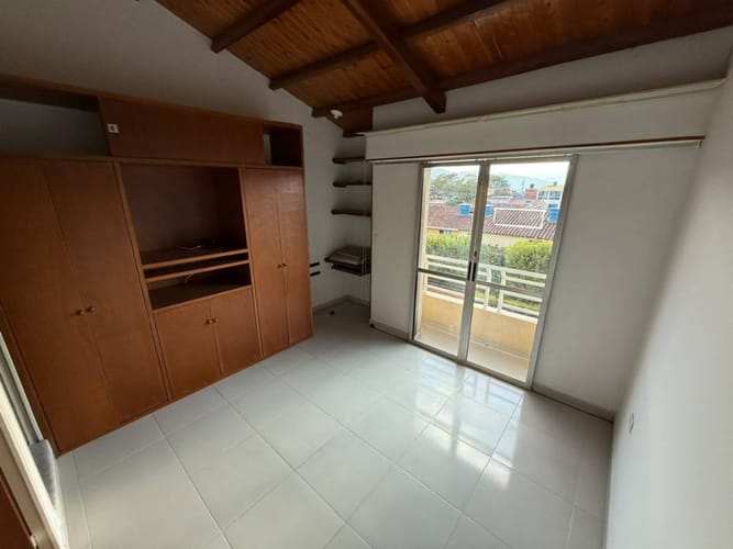 Casa de 4 alcobas en arriendo en Las Amarillas, Piedecuesta, 80 m² · foto 3 de 11