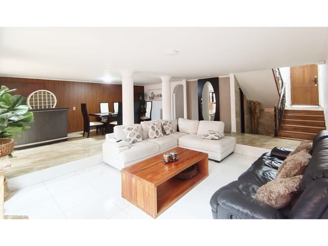 Casa de 5 alcobas en venta en El Poblado, Medellín, 436 m² · foto 4 de 24