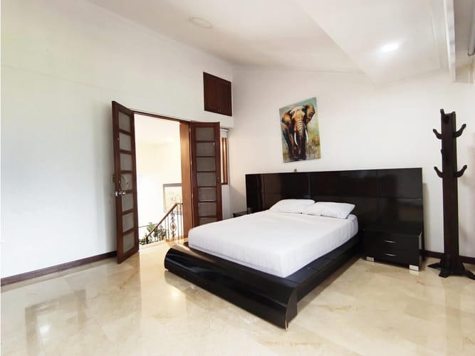Casa de 5 alcobas en venta en El Poblado, Medellín, 436 m² · foto 8 de 24