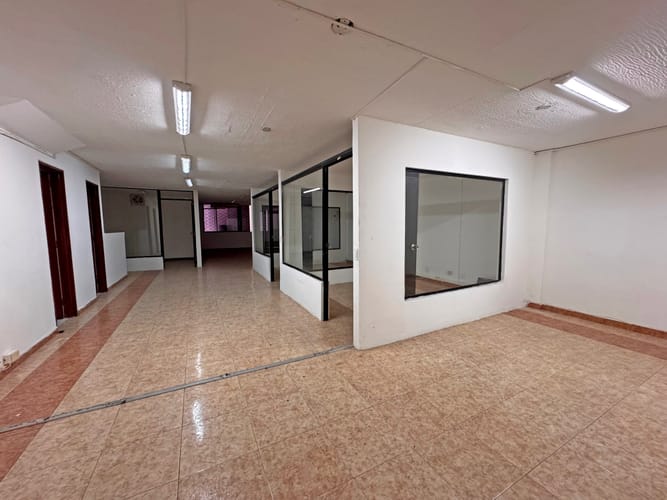 Edificio en venta en Eucaristico, Cali, 600 m² · foto 2 de 21