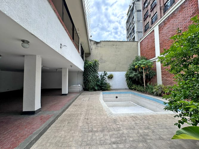 Casa de 6 alcobas en venta en Santa Teresita, Cali, 450 m² · foto 4 de 24