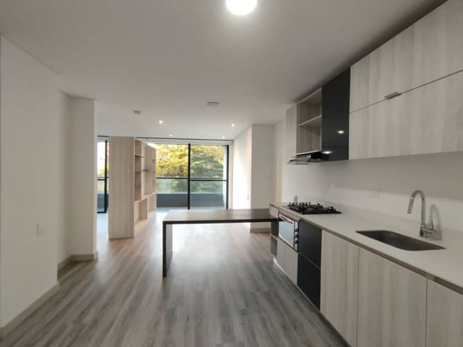 Apartaestudio en arriendo en El Tesoro, Medellín, 61 m² · foto 3 de 14