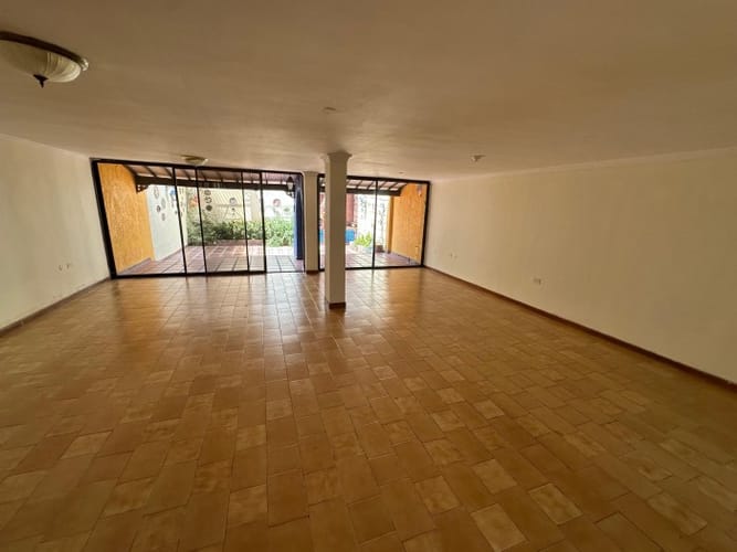 Casa de 4 alcobas en arriendo en Bavaria, Santa Marta, 262 m² · foto 4 de 24