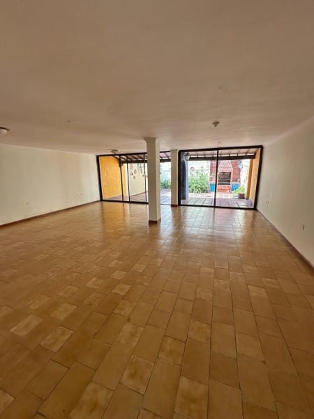 Casa de 4 alcobas en arriendo en Bavaria, Santa Marta, 262 m² · foto 5 de 24