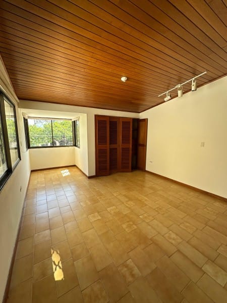 Casa de 4 alcobas en arriendo en Bavaria, Santa Marta, 262 m² · foto 19 de 24