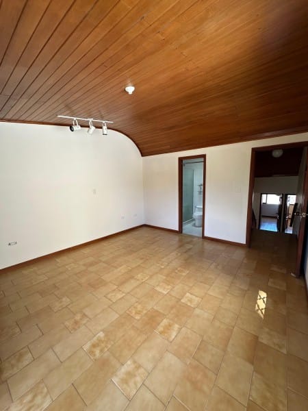 Casa de 4 alcobas en arriendo en Bavaria, Santa Marta, 262 m² · foto 23 de 24