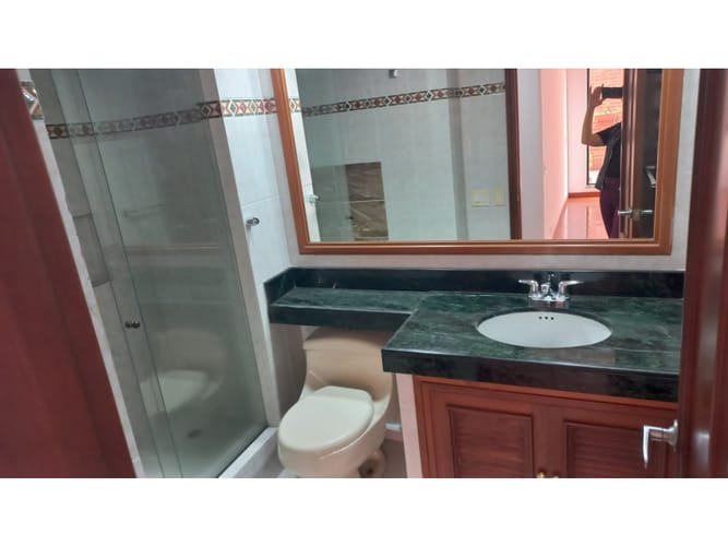 Apartamento de 3 alcobas en venta en Chicó Navarra, Bogotá, 205 m² · foto 13 de 23