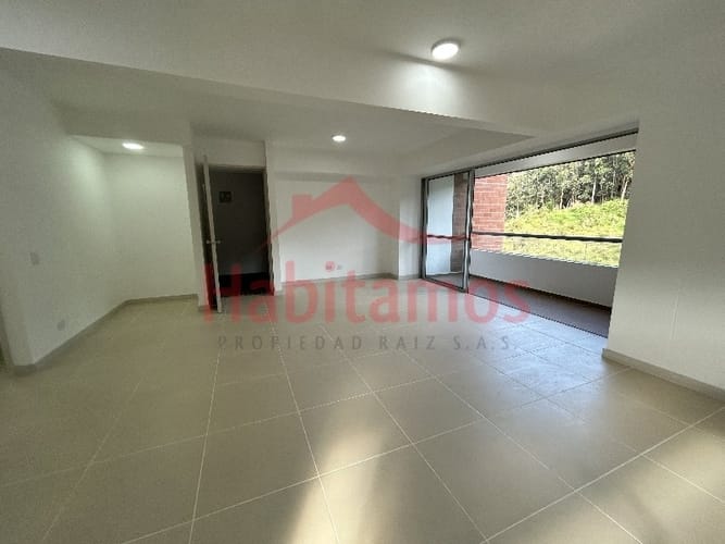 Apartamento de 3 alcobas en arriendo en Las Lomitas, Sabaneta, 90 m² · foto 3 de 13