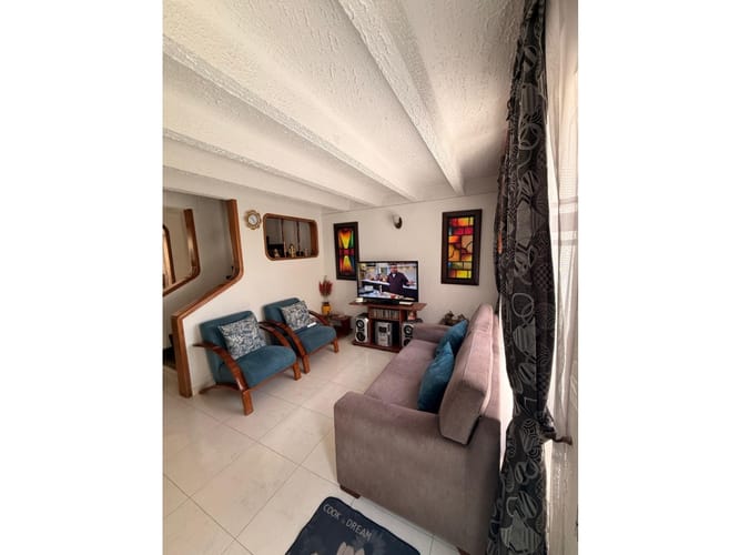 Casa de 4 alcobas en venta en Villas De Granada, Bogotá, 45 m² · foto 2 de 13