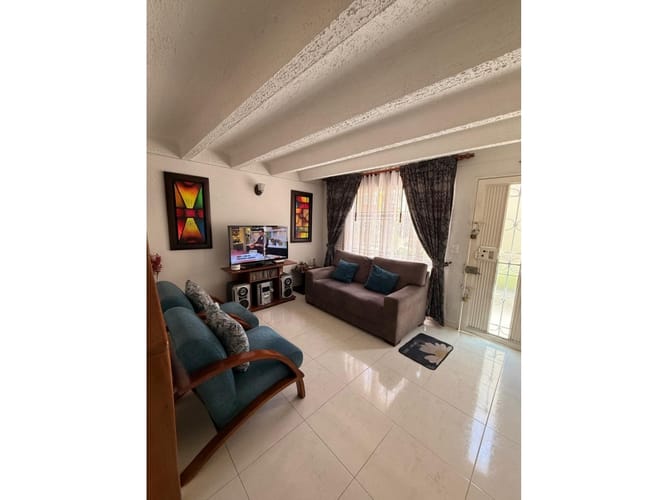 Casa de 4 alcobas en venta en Villas De Granada, Bogotá, 45 m² · foto 3 de 13