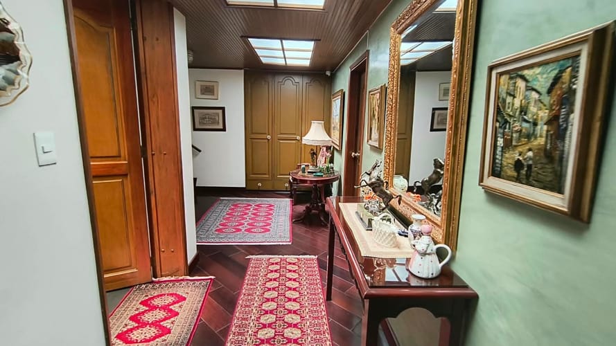 Casa de 5 alcobas en venta en Chicó Navarra, Bogotá, 546 m² · foto 9 de 24