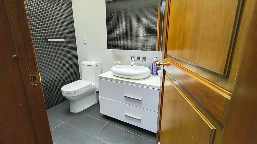 Casa de 5 alcobas en venta en Chicó Navarra, Bogotá, 546 m² · foto 15 de 24