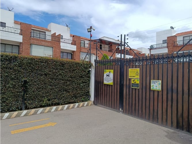 Casa de 3 alcobas en venta en Cota, 159 m² · foto 2 de 22
