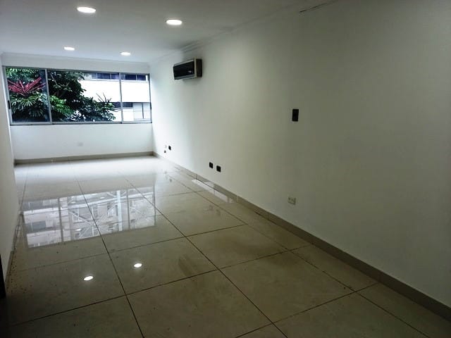 Consultorio en venta en Santa Monica, Cali, 28 m² · foto 2 de 13