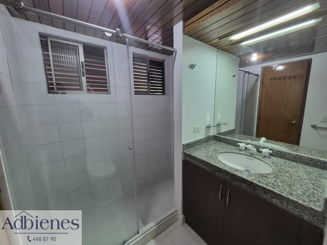 Apartamento de 2 alcobas en arriendo en El Poblado, Medellín, 77 m² · foto 6 de 6