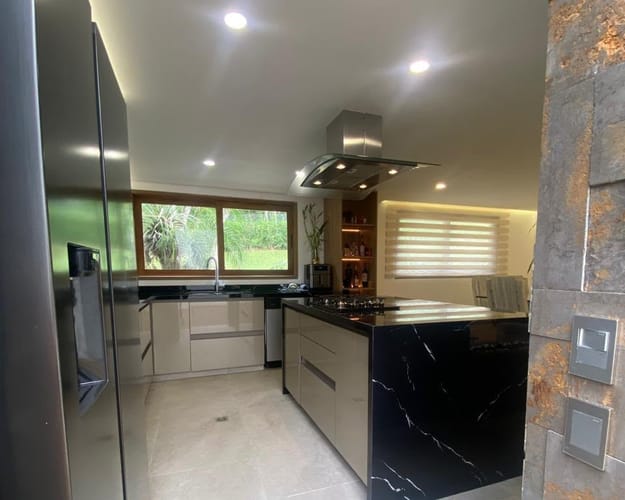 Casa de 4 alcobas en venta en Escobero, Envigado, 280 m² · foto 3 de 13