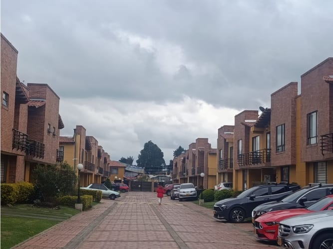Casa de 3 alcobas en arriendo en Pueblo Viejo, Cota, 140 m² · foto 3 de 24