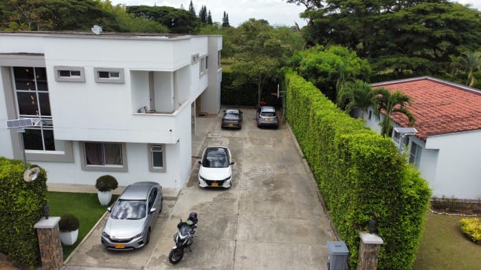 Casa de 8 alcobas en venta en Pance Bajo, Cali, 1050 m² · foto 3 de 24