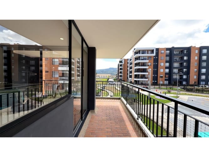 Apartamento de 3 alcobas en arriendo en Los Zipas, Cajicá, 123 m² · foto 3 de 21