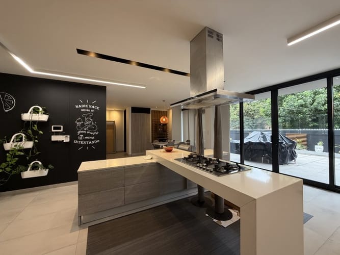 Casa de 4 alcobas en venta en Cedritos, Bogotá, 776 m² · foto 2 de 24