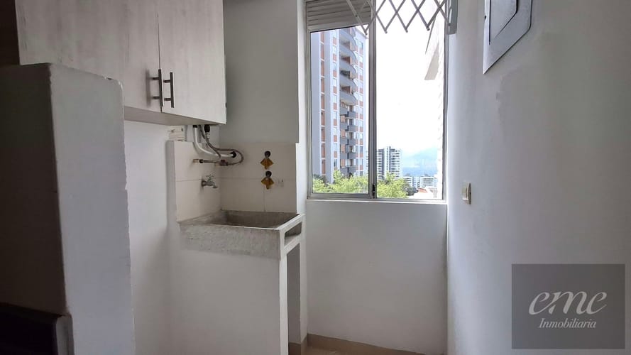 Apartamento de 2 alcobas en arriendo en Loma Del Indio, Medellín, 55 m² · foto 2 de 15