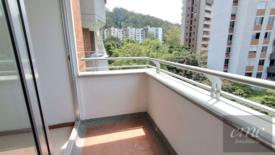 Apartamento de 2 alcobas en arriendo en Loma Del Indio, Medellín, 55 m² · foto 4 de 15
