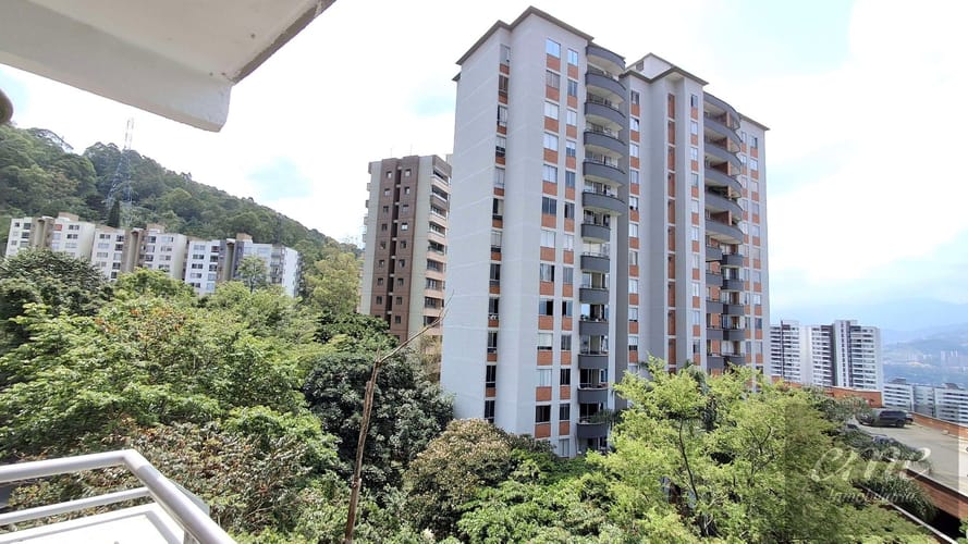Apartamento de 2 alcobas en arriendo en Loma Del Indio, Medellín, 55 m² · foto 5 de 15