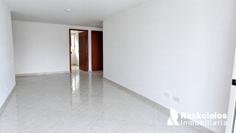 Apartamento de 3 alcobas en arriendo en Loma De Los Bernal, Medellín, 76 m² · foto 2 de 21
