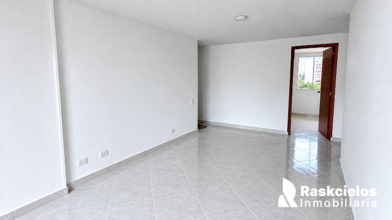 Apartamento de 3 alcobas en arriendo en Loma De Los Bernal, Medellín, 76 m² · foto 3 de 21