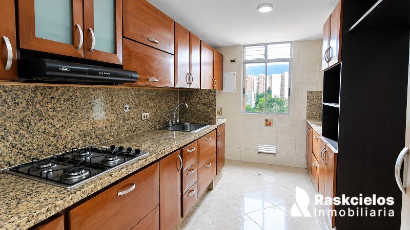 Apartamento de 3 alcobas en arriendo en Loma De Los Bernal, Medellín, 76 m² · foto 6 de 21