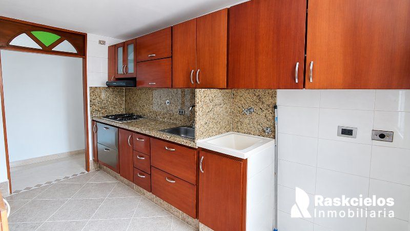 Apartamento de 3 alcobas en arriendo en Loma De Los Bernal, Medellín, 76 m² · foto 7 de 21