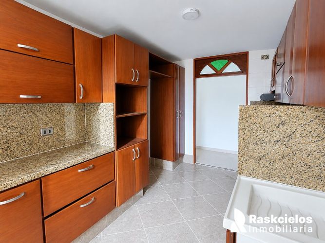 Apartamento de 3 alcobas en arriendo en Loma De Los Bernal, Medellín, 76 m² · foto 8 de 21