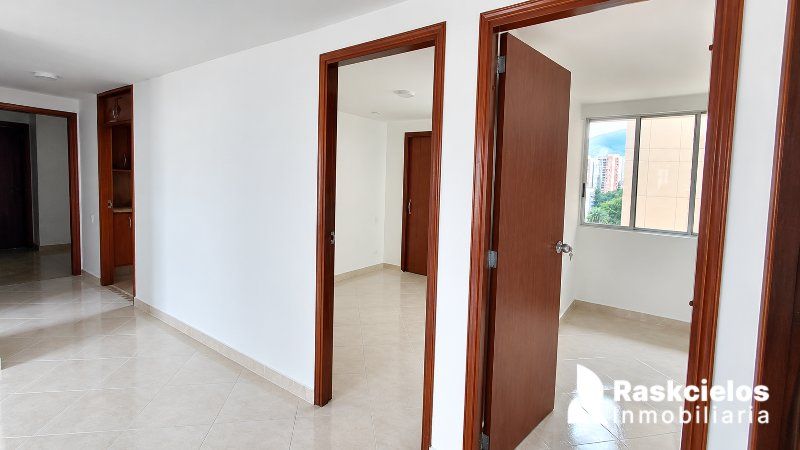 Apartamento de 3 alcobas en arriendo en Loma De Los Bernal, Medellín, 76 m² · foto 10 de 21