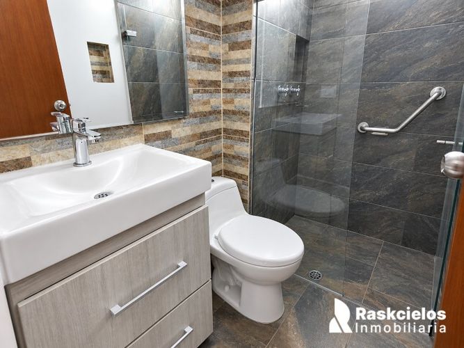 Apartamento de 3 alcobas en arriendo en Loma De Los Bernal, Medellín, 76 m² · foto 17 de 21