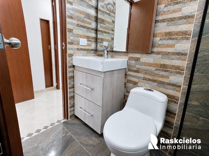 Apartamento de 3 alcobas en arriendo en Loma De Los Bernal, Medellín, 76 m² · foto 18 de 21