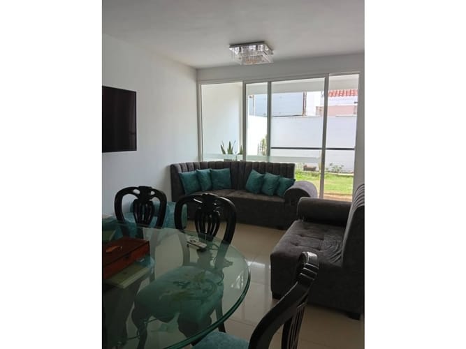 Casa de 3 alcobas en venta en El Castillo, Jamundí, 230 m² · foto 2 de 14