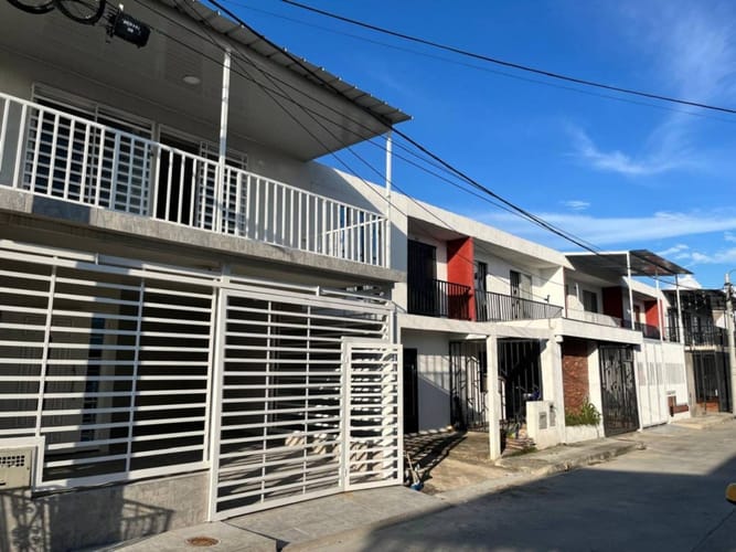 Casa de 3 alcobas en venta en Amborco, Neiva, 98 m² · foto 2 de 19