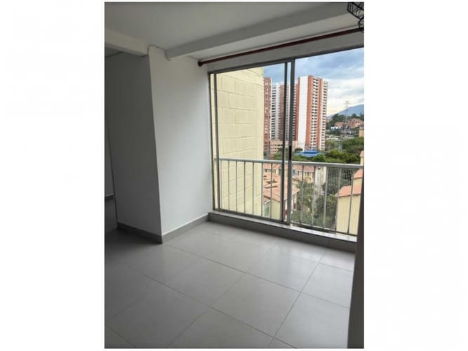Apartamento de 3 alcobas en venta en Cristo Rey, Medellín, 48 m² · foto 2 de 14