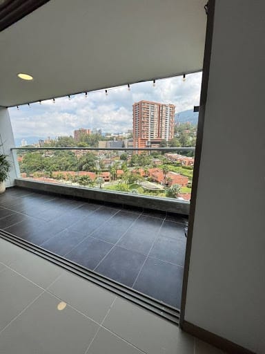 Apartamento de 3 alcobas en arriendo en Loma Del Esmeraldal, Envigado, 113 m² · foto 4 de 24