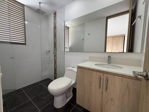 Apartamento de 3 alcobas en arriendo en Loma Del Esmeraldal, Envigado, 113 m² · foto 12 de 24