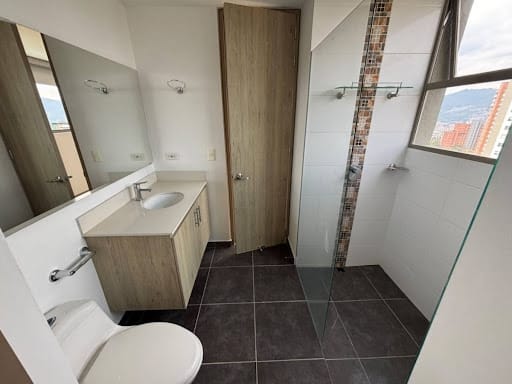 Apartamento de 3 alcobas en arriendo en Loma Del Esmeraldal, Envigado, 113 m² · foto 13 de 24
