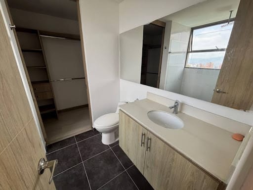 Apartamento de 3 alcobas en arriendo en Loma Del Esmeraldal, Envigado, 113 m² · foto 22 de 24