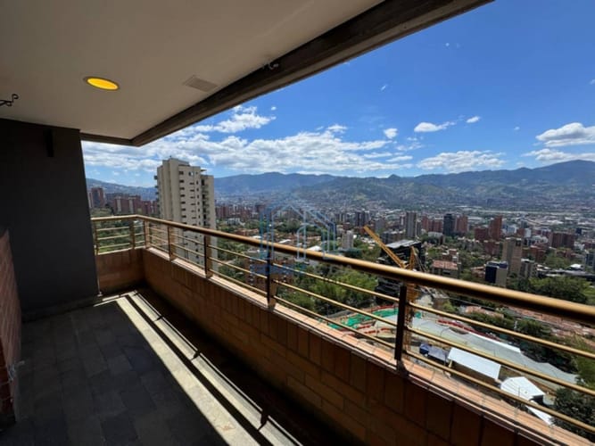Apartamento de 3 alcobas en arriendo en El Tesoro, Medellín, 165 m² · foto 23 de 24