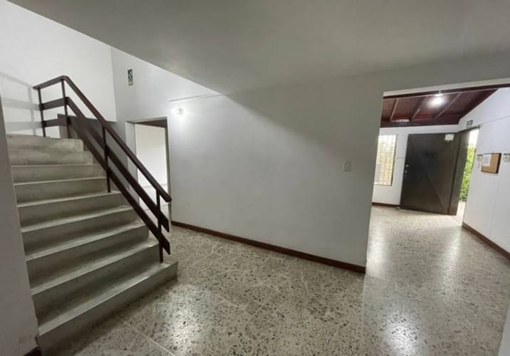 Casa de 10 alcobas en arriendo en Patio Bonito, Medellín, 353 m² · foto 3 de 21