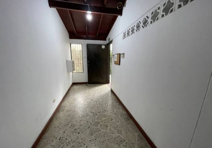 Casa de 10 alcobas en arriendo en Patio Bonito, Medellín, 353 m² · foto 4 de 21