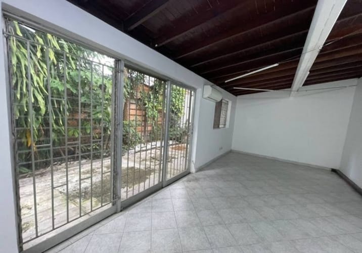 Casa de 10 alcobas en arriendo en Patio Bonito, Medellín, 353 m² · foto 5 de 21