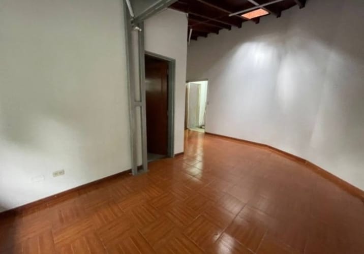 Casa de 10 alcobas en arriendo en Patio Bonito, Medellín, 353 m² · foto 8 de 21