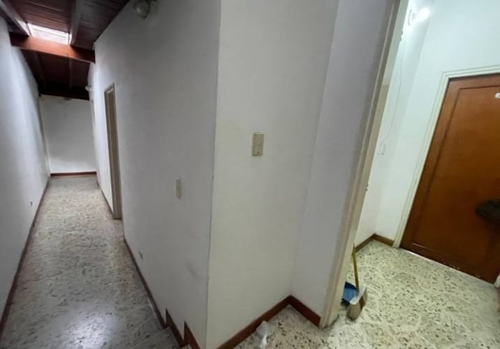 Casa de 10 alcobas en arriendo en Patio Bonito, Medellín, 353 m² · foto 10 de 21