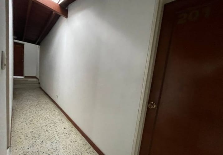 Casa de 10 alcobas en arriendo en Patio Bonito, Medellín, 353 m² · foto 13 de 21